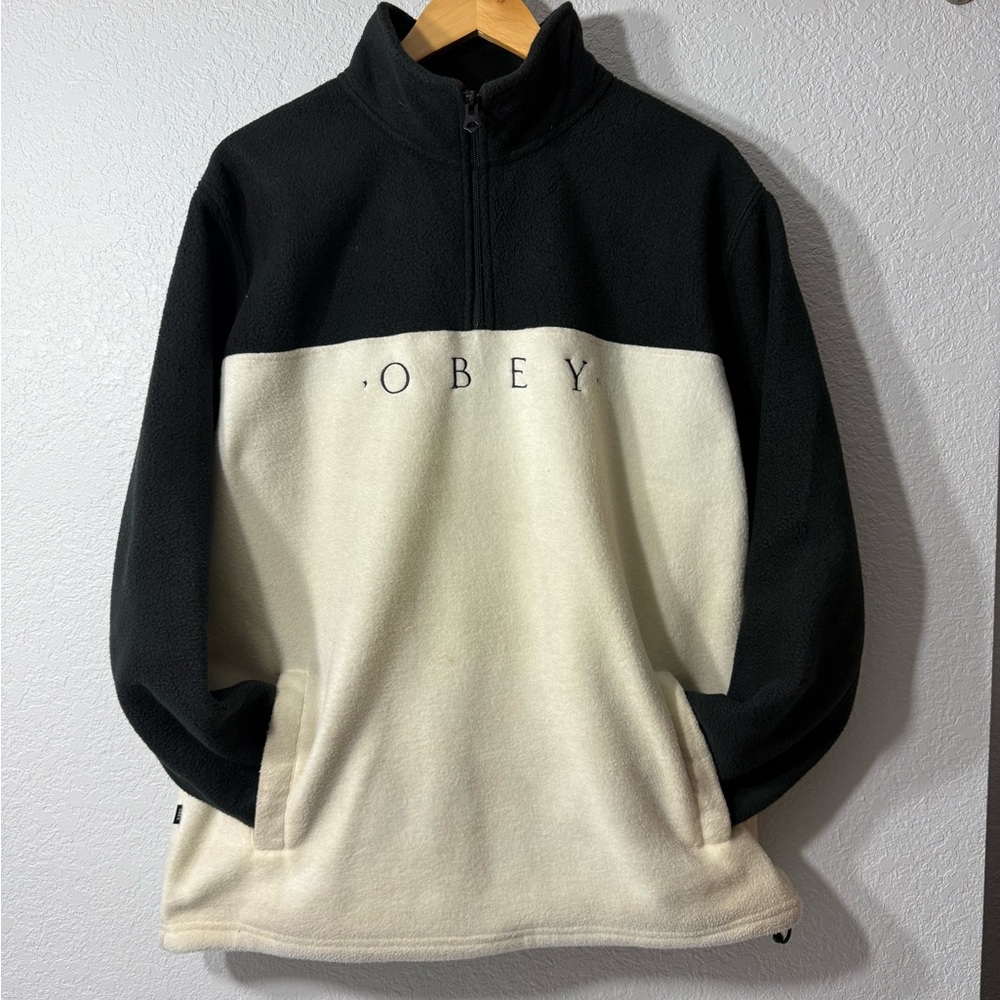 Obey Men's Black and White Sweater